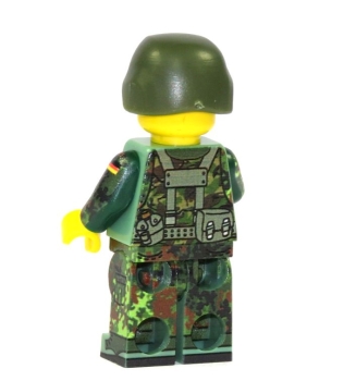 Custom Figure German Bundeswehr Soldier with Gun made of LEGO R1/R7/F11