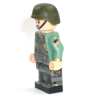 Custom Figure German Bundeswehr Soldier with Gun made of LEGO bricks