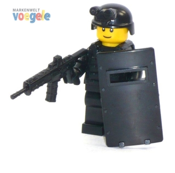 Custom Figure SWAT soldier with CombatBrick weapen and much accessories made of LEGO bricks