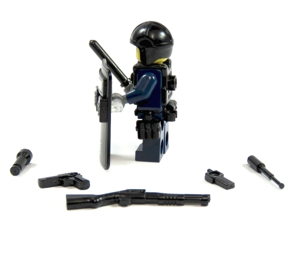 Polizist aus LEGO® Teilen und Custom Zubehör Waffe Weste Police Schild mit Licht