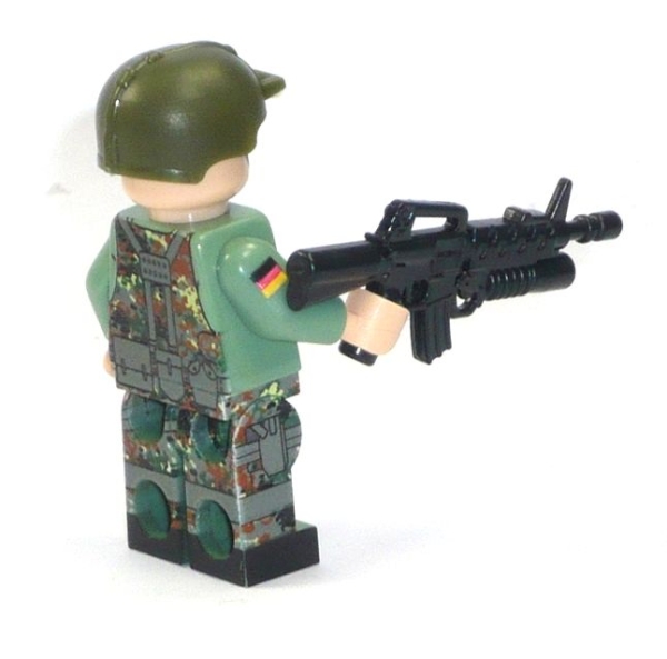 Custom Figure German Bundeswehr Soldier with Gun made of LEGO bricks
