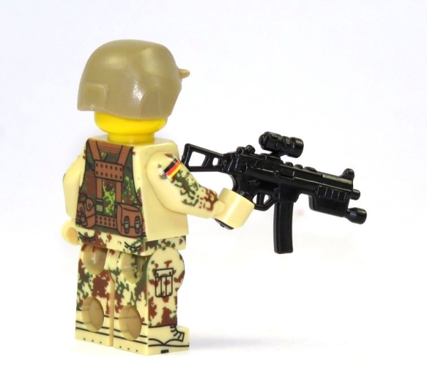 Custom Figure German Bundeswehr Soldier with Gun made of LEGO R1/R7/F9