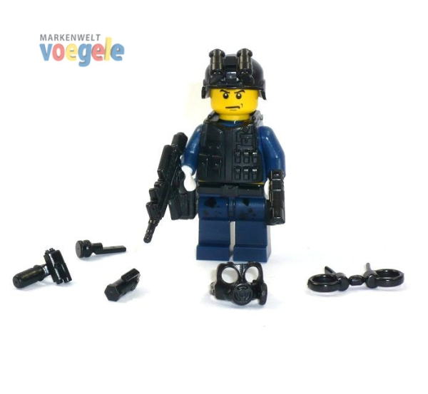 Custom Figure SWAT soldier with weapen made of LEGO bricks